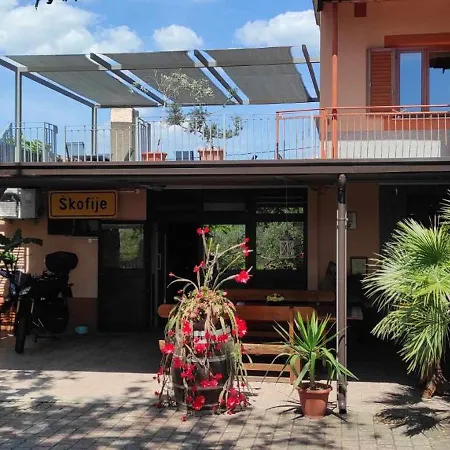 Skofije Ob Parenzani Hostel