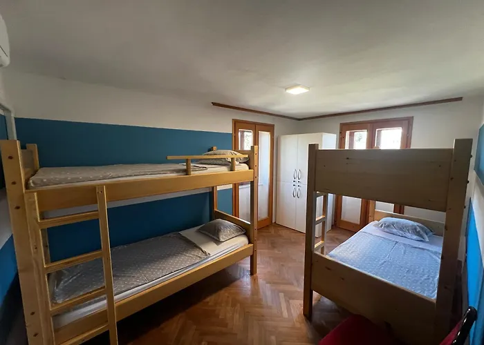 Skofije Ob Parenzani Hostel *